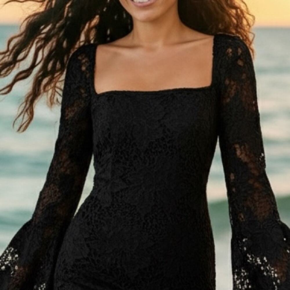 Rumer NWT Black Crochet Floral Lace Bell Sleeve Tropez Mini Dress Size Large - Picture 4 of 7